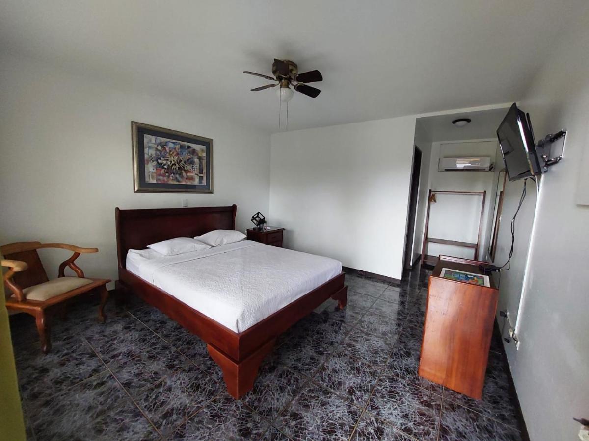 Brillasol Airport Hotel Las Ciruelas  Экстерьер фото